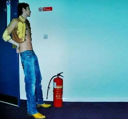 清障车追尾大货车一人被卡 杭州消防扩张营救-太阳成集团tyc7111cc(图3) 太阳成集团tyc7111cc